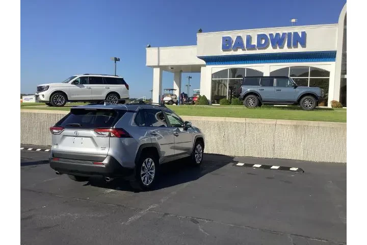 $29500 : Toyota RAV4 2022 AWD XLE Pre image 7