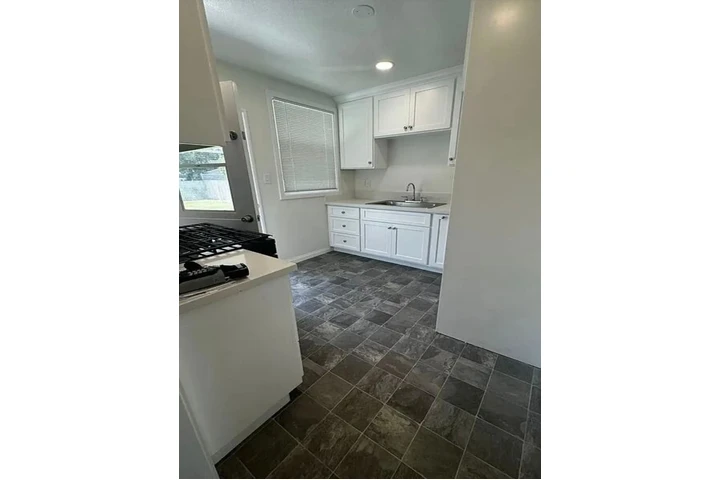 $2500 : READY TO MOVE IN HOME image 9