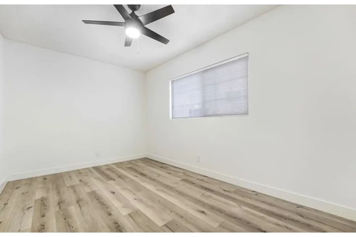 $1900 : 2 Bedroom Apt in Koreatown image 5