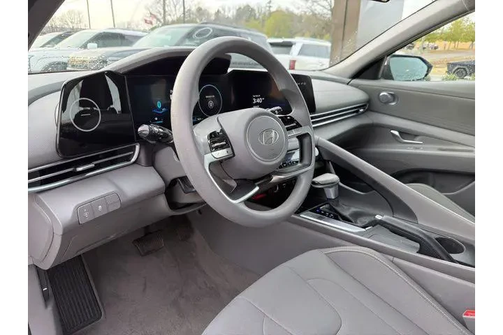 $19795 : Hyundai ELANTRA 2024 SEL 4dr image 9