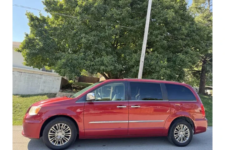 $6999 : 2014 Town and Country Touring image 4