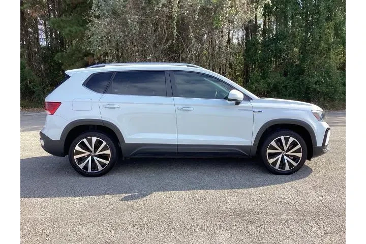 Volkswagen Taos 2022 SE 4dr image 4