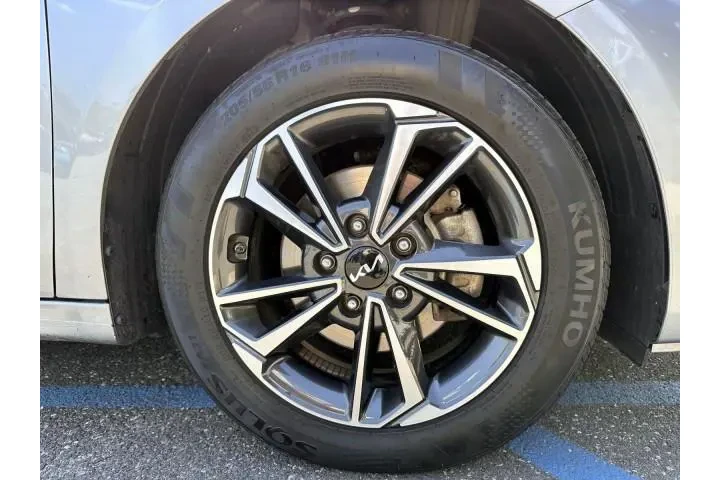 $15999 : Kia Forte 2024 LXS 4dr Sedan image 6