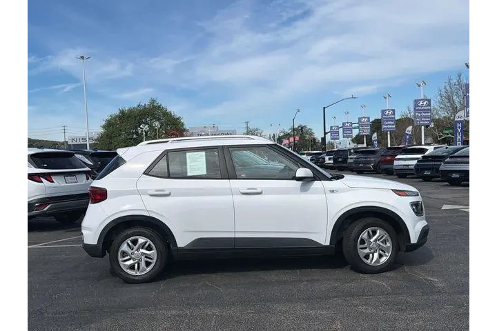 $14990 : Hyundai VENUE 2020 SEL 4dr C image 3