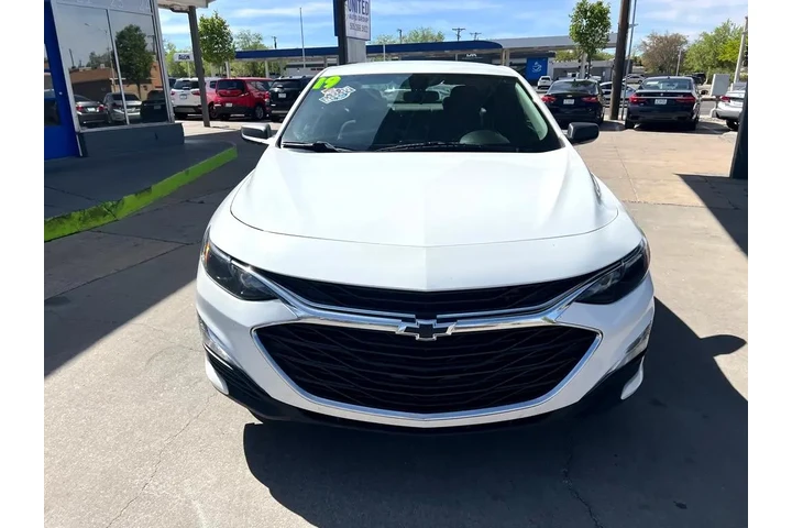 2019 Malibu RS image 2