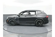 $12999 : Volkswagen Tiguan 2021 SE 4d thumbnail