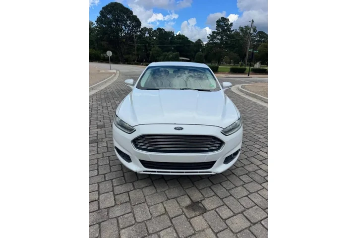 $5500 : 2013 Fusion SE image 2