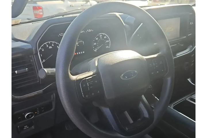 $35900 : Ford F-150 2023 4x4 Lariat 4 image 2