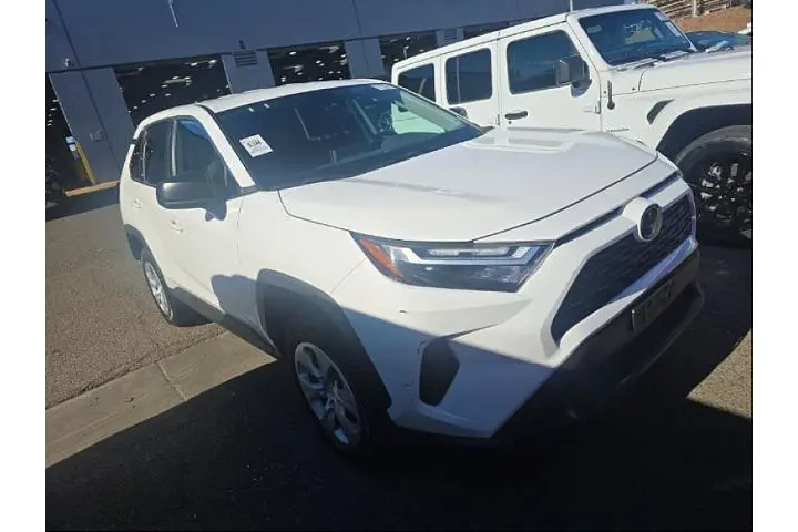 $27995 : Toyota RAV4 2024 AWD LE 4dr image 4