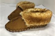 $84 : Women's/Men's Leather Slippers thumbnail