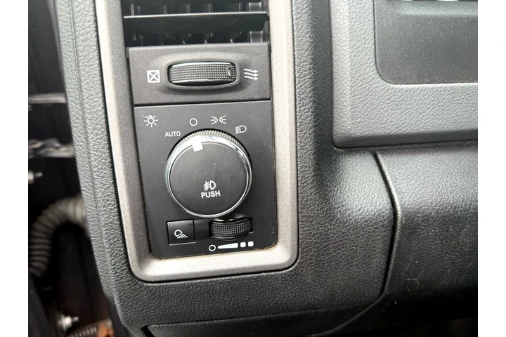 $15999 : 2014 RAM 1500 4WD Crew Cab 14 image 10