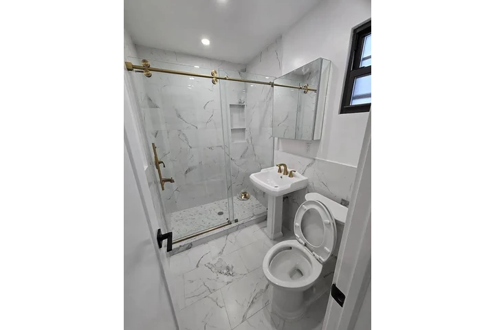 $1000 : Se renta apartamento amplio. image 5