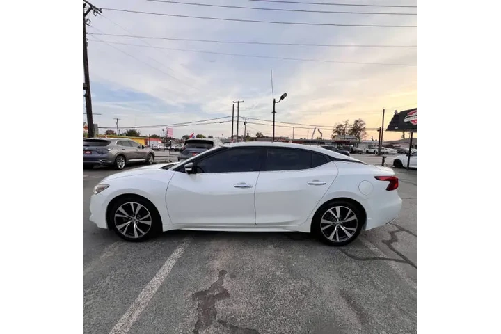 $16999 : 2017 Maxima 3.5 S image 10