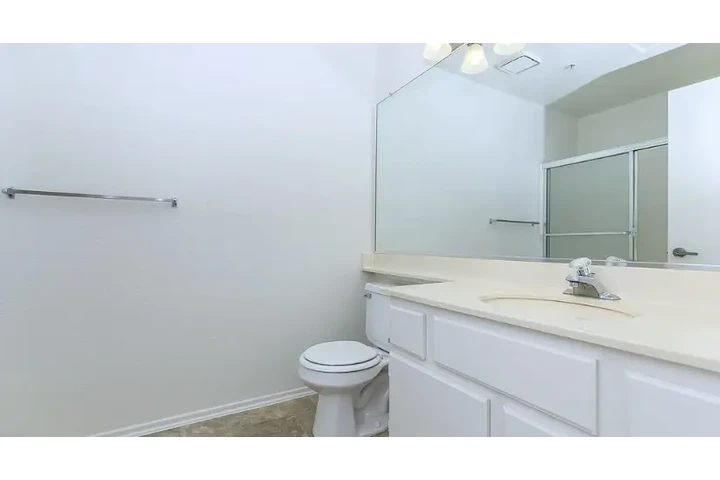 $1785 : Apartments for rent image 3