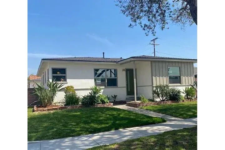 $2330 : CASA 🏠en , Hawthorne, CA🏠 image 1