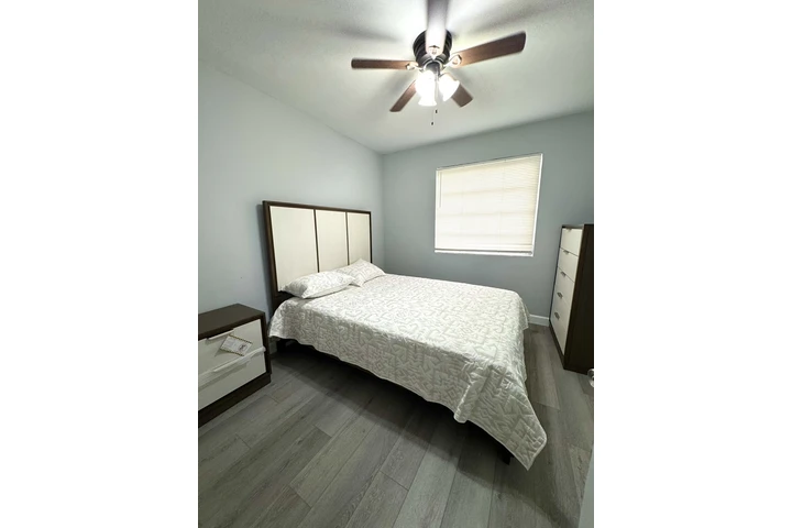 $1000 : Se Renta Cuarto Amueblado. image 1