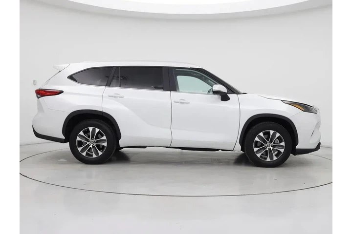 $35998 : Toyota Highlander 2023 XLE 4 image 7