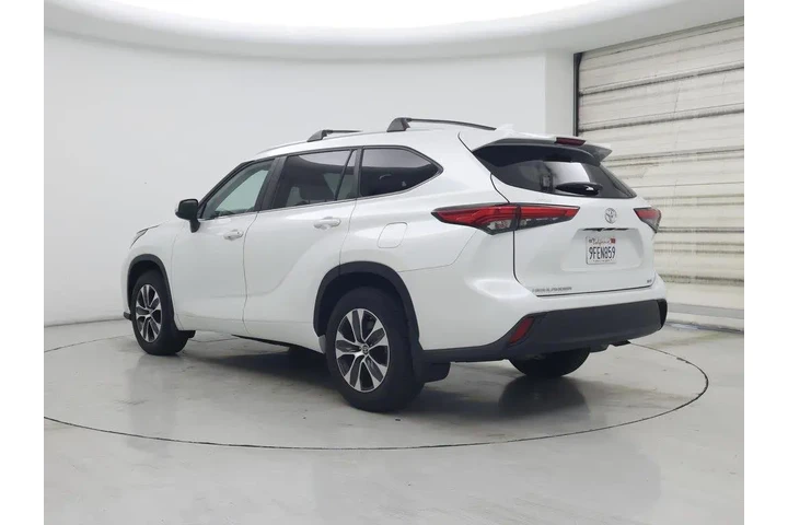 $38998 : Toyota Highlander 2023 XLE 4 image 2
