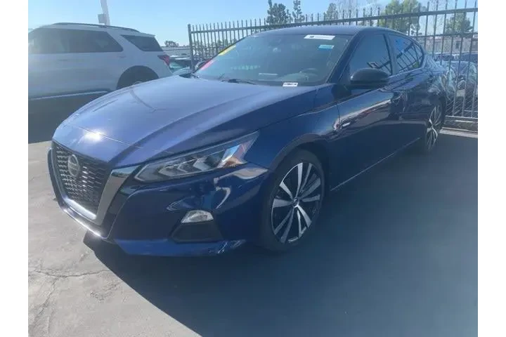 $23900 : Nissan Altima 2022 2.5 SR 4d image 1