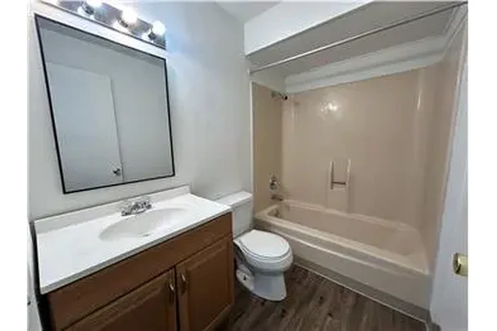 $675 : Rental property with 2 bedro image 7