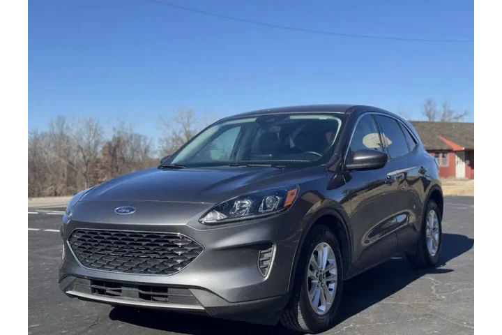 $8999 : 2021 Escape SE image 2