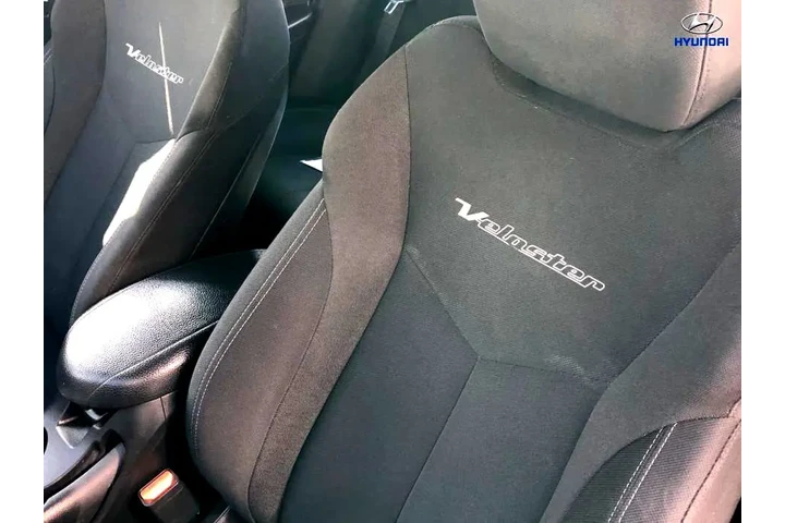 $9990 : 2017 Veloster Base 6AT image 10