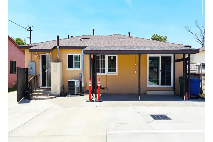 $2000 : BEAUTIFUL BACK HOUSE FOR LEASE image 1