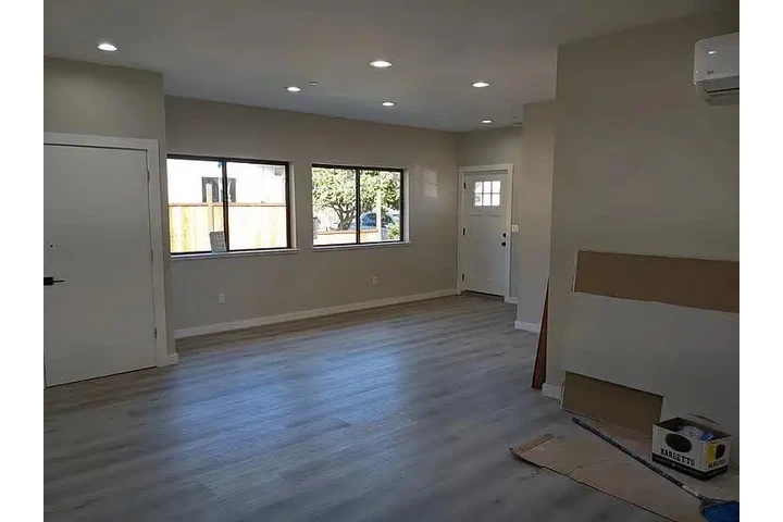 $2500 : Charming home in La image 6