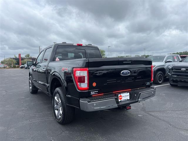 $49474 : PRE-OWNED 2021 FORD F-150 LAR image 5