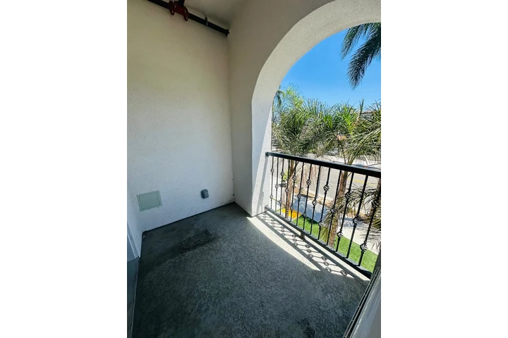 $1900 : Renta Studio (Santa Ana) image 2