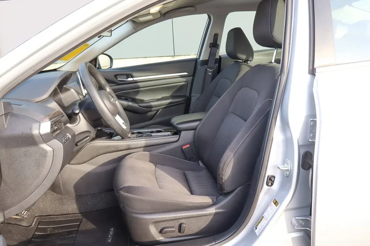 $18588 : 2023 Altima 2.5 SV image 7