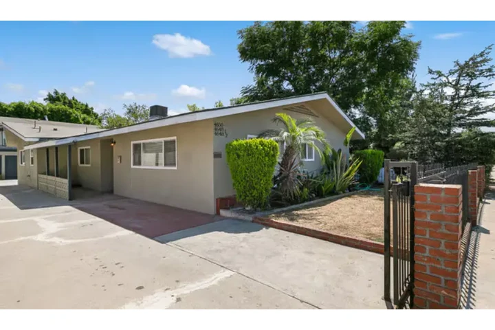 $2365 : 3-BEDROOM HOUSE AVAILABLE NOW! image 1