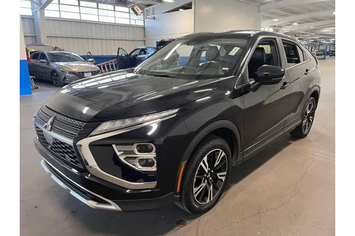 $17979 : Mitsubishi Eclipse Cross 202 image 7