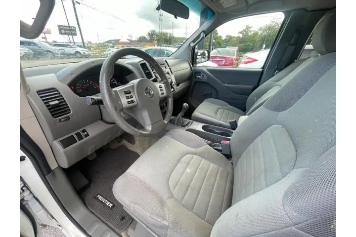 $9900 : 2016 Frontier S image 8