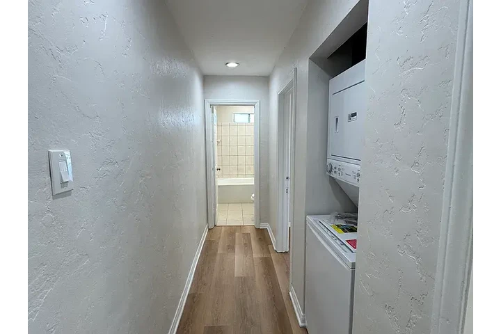 $1000 : Take a Tour Today 1BD-1BTH Now image 9