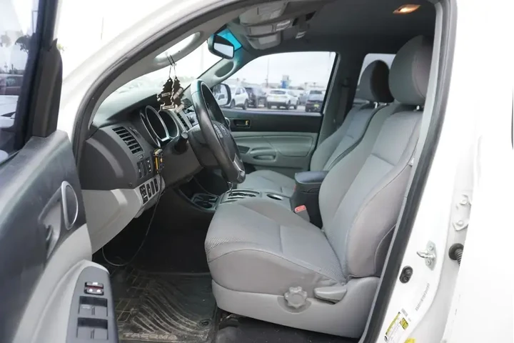 $21225 : Toyota Tacoma 2012 4x4 V6 4d image 7