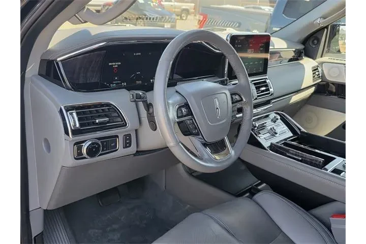 $33991 : Lincoln Navigator 2021 4x4 R image 7