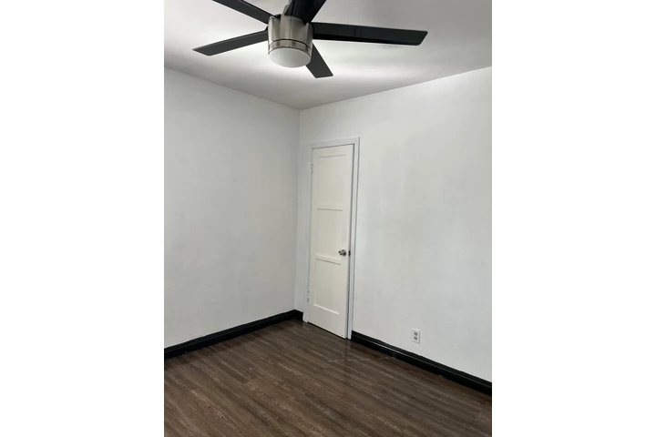 $1000 : Se renta un cuarto image 1