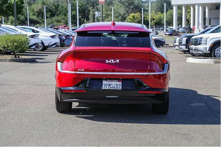 $25992 : Kia EV6 2024 Wind 4dr Crosso image 4