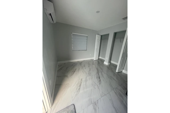 $1200 : Cuarto Estudio (efficency) image 1