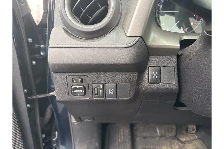 $18000 : Toyota RAV4 2017 AWD LE 4dr image 9