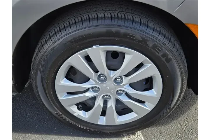 $18988 : Kia Soul 2023 LX 4dr Crossov image 8