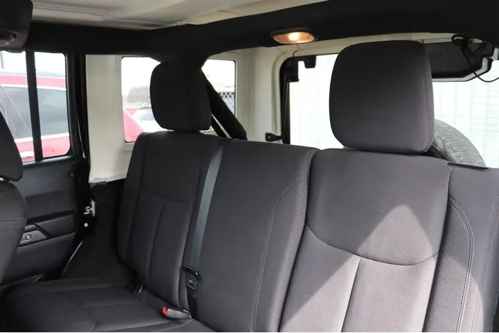 2014 Wrangler Unlimited image 3