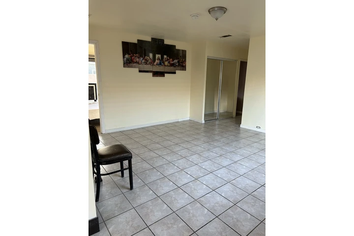 $1900 : 1 Bd en Compton y central image 6