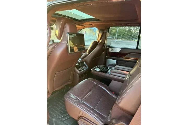$26990 : Lincoln Navigator 2018 4x4 B image 5