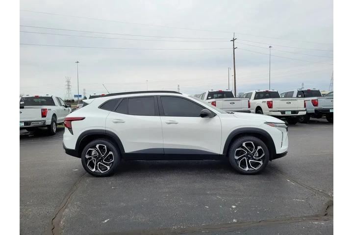 $24987 : Chevrolet Trax 2025 RS 4dr C image 2