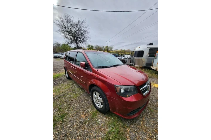 $5900 : 2011 DODGE GRAND CARAVAN PASS image 2