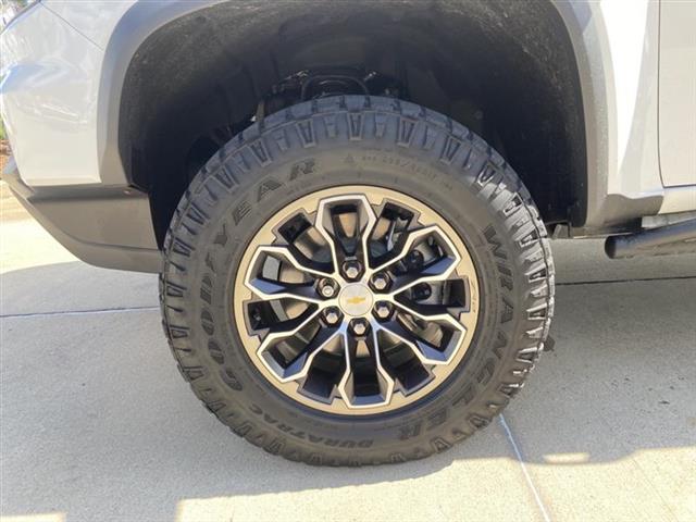 $40998 : 2021 Colorado ZR2 Crew Cab Sh image 4