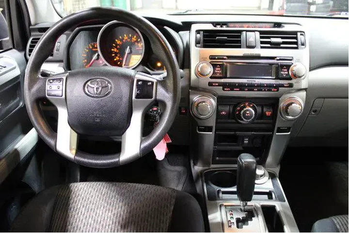 $15987 : Toyota 4Runner 2013 4x4 SR5 image 2