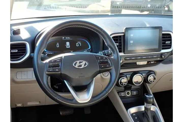 $18784 : Hyundai VENUE 2024 SEL 4dr C image 4